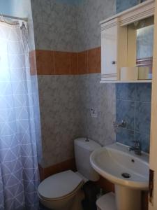A bathroom at Canditas Studios Még 16 kép