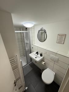 Koupelna v ubytování Residence -6 rooms- Sankt Pauli, Harbour and Schanze + 20 fotografií