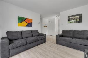 Χώρος καθιστικού στο Initial Yellow Lac-Beauport