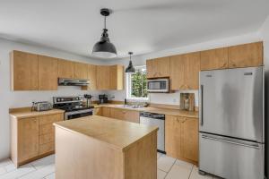 Η κουζίνα ή μικρή κουζίνα στο Initial Yellow Lac-Beauport