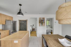 Η κουζίνα ή μικρή κουζίνα στο Initial Yellow Lac-Beauport