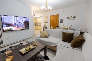 Μια τηλεόραση ή/και κέντρο ψυχαγωγίας στο Vicky's view house