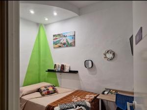 a room with two beds and a green wall at Ikigai House in Seville