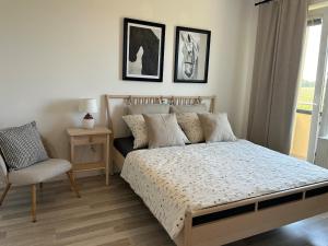 Postel nebo postele na pokoji v ubytování Samorin XBS view apartman plus parking