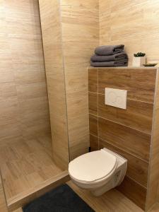 Koupelna v ubytování Samorin XBS view apartman plus parking + 6 fotografií