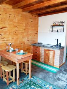 a kitchen with a table and a stove at Chalé manancial em Visconde de Mauá in Itatiaia +28 photos