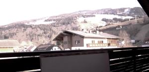 シュラートミンクにあるApartment ILWAの山の家のバルコニーからの眺め