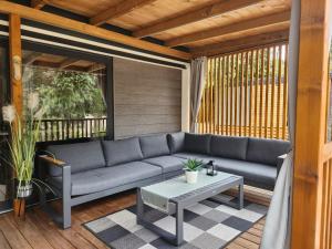 ビオグラード・ナ・モルにあるMobile home Nikaのソファー台