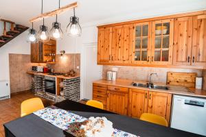 A kitchen or kitchenette at Molnárkalács vendégház