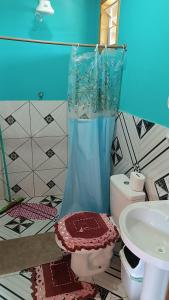 a bathroom with a toilet and a sink at Pousada Raio de Sol - SUPERAGUI - PR in Superagui