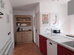 Kuchyň nebo kuchyňský kout v ubytování Villa Portitxol en Moraira