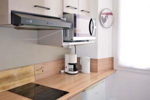 Η κουζίνα ή μικρή κουζίνα στο Barla 1 - a cosy one bedroom apartment in Nice +12 φωτογραφίες