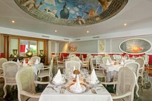 Restaurace v ubytování Iberostar Selection Bavaro Suites - All Inclusive