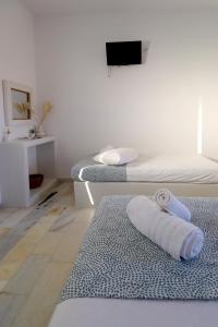 Posteľ alebo postele v izbe v ubytovaní Sunny Studios Naxos