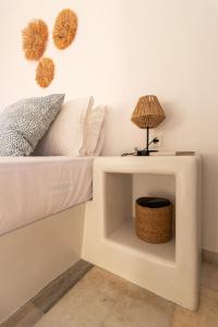 Posteľ alebo postele v izbe v ubytovaní Sunny Studios Naxos