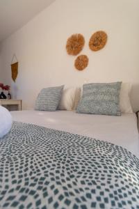 Posteľ alebo postele v izbe v ubytovaní Sunny Studios Naxos