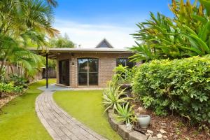 Zahrada ubytování Green Cottage Trinity Beach I Pet friendly I BBQ