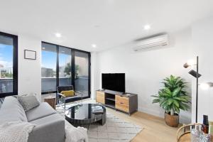 Μια τηλεόραση ή/και κέντρο ψυχαγωγίας στο 149BK-501 New 2br 2baths with a Private Terrace