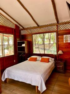 Postel nebo postele na pokoji v ubytování Casa LORA Eco tourism or remote work