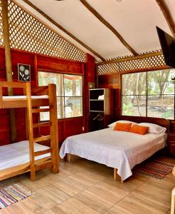 Postel nebo postele na pokoji v ubytování Casa LORA Eco tourism or remote work