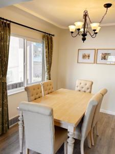 a dining room with a wooden table and chairs at Elmshade Villa in Vancouver South in Vancouver +17 photos