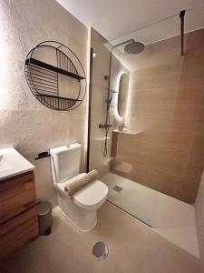 Et badeværelse på AeroSuites103 Alojamiento Madrid