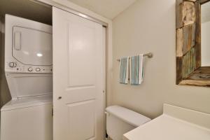 Koupelna v ubytování Cedar Dunes Townhome + 19 fotografií