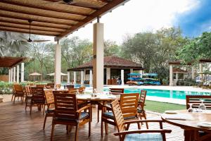 Bazén v ubytování Malinche 110-B, 1 Bedroom Condo At Reserva Conchal nebo v jeho okolí