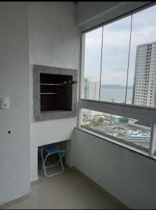 TV at/o entertainment center sa Dom basilio