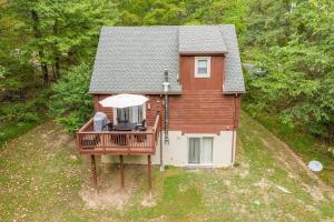 Fotografie z fotogalerie ubytování Retrievers Retreat High Tech Log Cabin Oasis v destinaci Berkeley Springs