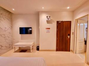 TV in/ali zabaviščno središče v nastanitvi Tulip Hotel 3