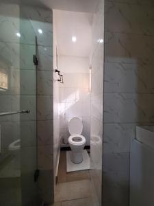 Baðherbergi á Peridot apt wuse2