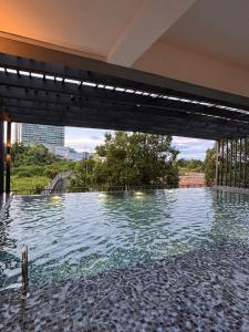 Kolam renang di atau dekat dengan Staycation Sanctuary