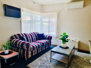 Gambar di galeri bagi Vic Horsham, Unit 3, Cozy 2-Bedroom Retreat di Horsham