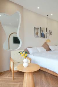 Ένα ή περισσότερα κρεβάτια σε δωμάτιο στο Mê Stay Cat Ba +67 φωτογραφίες