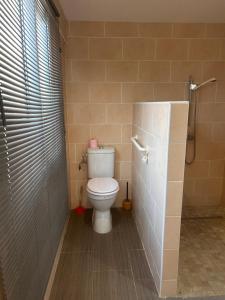 Koupelna v ubytování Logement indépendant St leu dans les bas