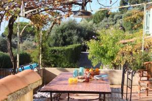 Vonkajšia záhrada v ubytovaní Mas Chamarel à Sanary-sur-Mer au milieu des vignes et oliviers