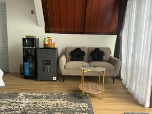 Ruang duduk di Azalea 2 - Private Triangle