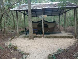 Zahrada ubytování Campamento Yaax Che en Calakmul