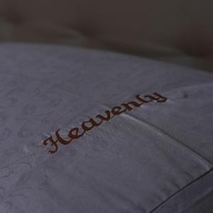 Certificato, attestato, insegna o altro documento esposto da Heavenly 2 - Private Triangle