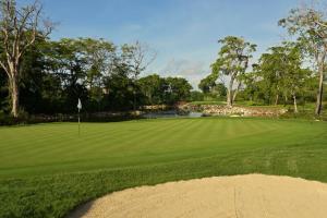 Golf v rezortu nebo okolí