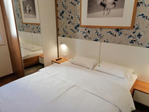 a bedroom with a white bed and a mirror at Vila Borova Premia Lux in Zlatibor +13 photos