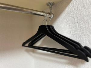 a black hanger hanging from a wall at メゾンド天神 in Fukuoka