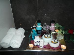 a bathroom counter with towels and products on it at Esperando in Maroni
