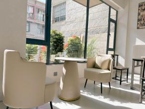 Khu vực ghế ngồi tại Zhangjiajie JoyMaple Hotel