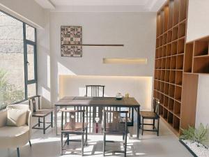 Khu vực ghế ngồi tại Zhangjiajie JoyMaple Hotel