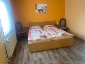 Ένα ή περισσότερα κρεβάτια σε δωμάτιο στο Ferienhaus Wittig