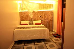 Letto o letti in una camera di Kirungi Vacation Homes