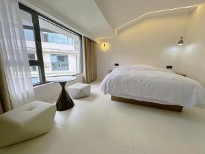 Giường trong phòng chung tại Zhangjiajie JoyMaple Hotel +36 ảnh