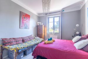a bedroom with a bed and a bench and a window at Le Terra'Ciel - Ciotat in La Ciotat +14 photos